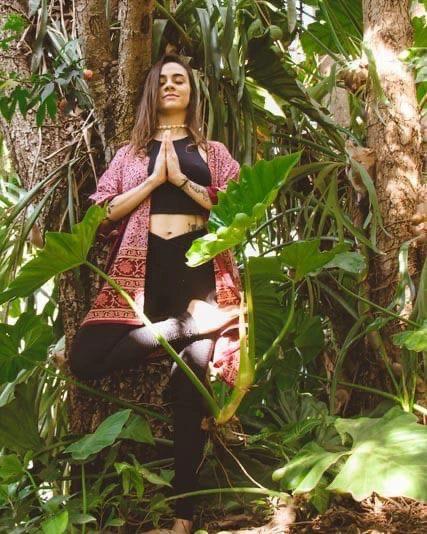 Lee Ávila em meditação, presença e silêncio