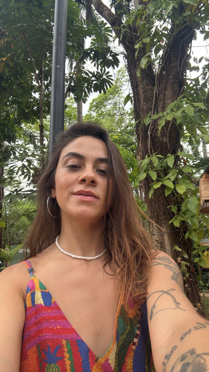 Lee Ávila, foto próxima e natural